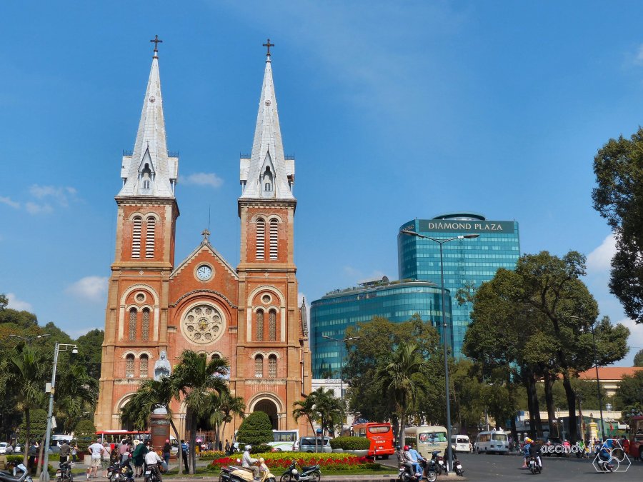 45_Saigon-la-Cathedrale