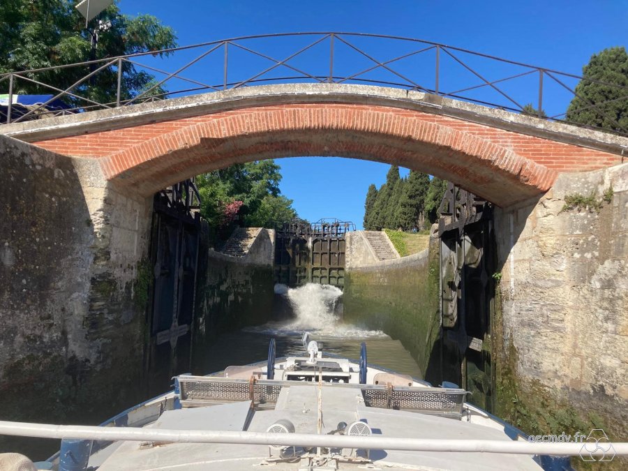 Sur le canal du Midi
